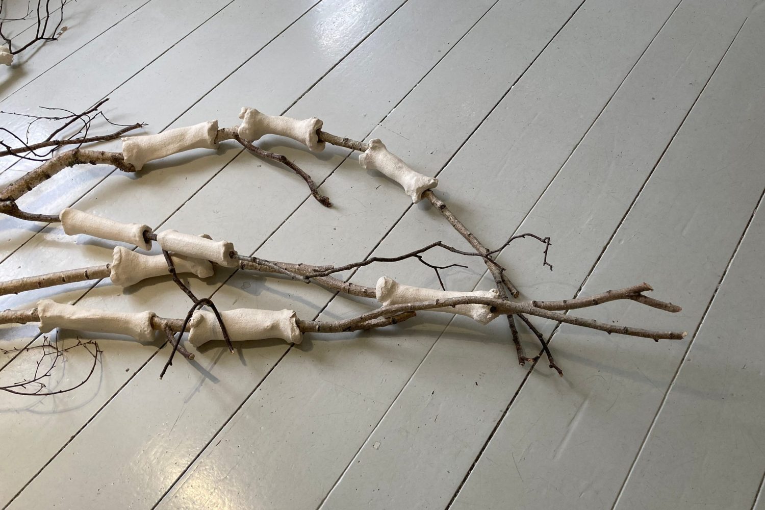 tree branches, clay | H:80 X W:215 X D:275 cm